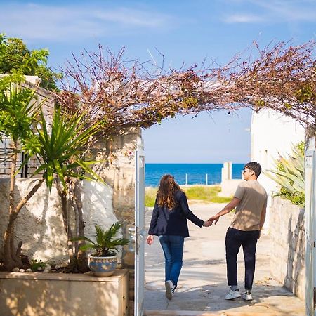 Вілла Fronte Mare San Vito  Екстер'єр фото